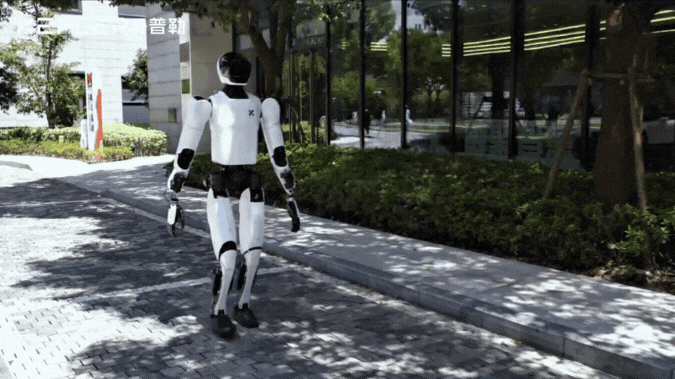 同款步態(tài)？這家中國人形機(jī)器人公司正面“硬剛”特斯拉！